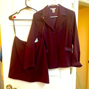 KasperBlazer with Notched Lapels mini skirt.
MACHINE WASHABLE 
EGGPLANT PURPLE